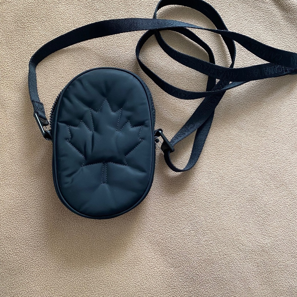 Lululemon Canadian Olympic team crossbody bag